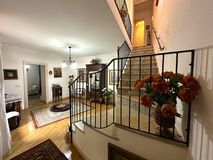 Image No.34-3 Bed House for sale