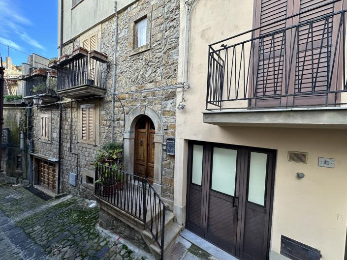 Image No.52-3 Bed House for sale