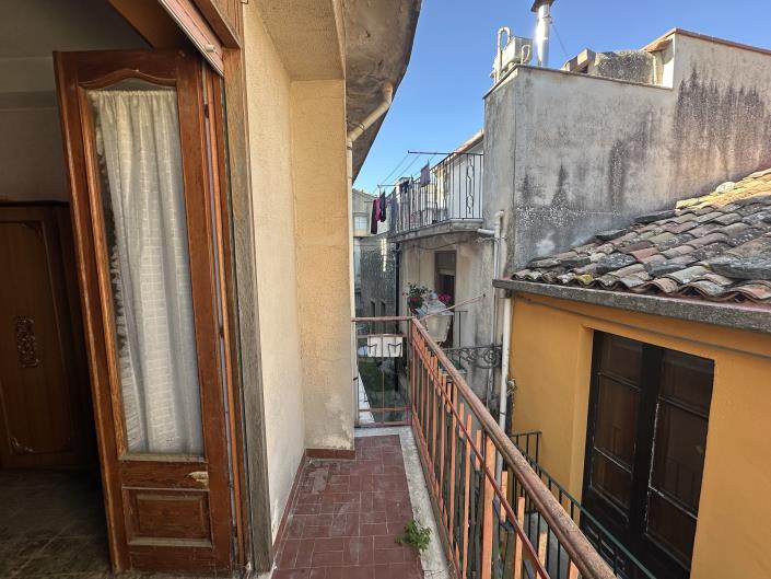 Image No.10-3 Bed Townhouse for sale