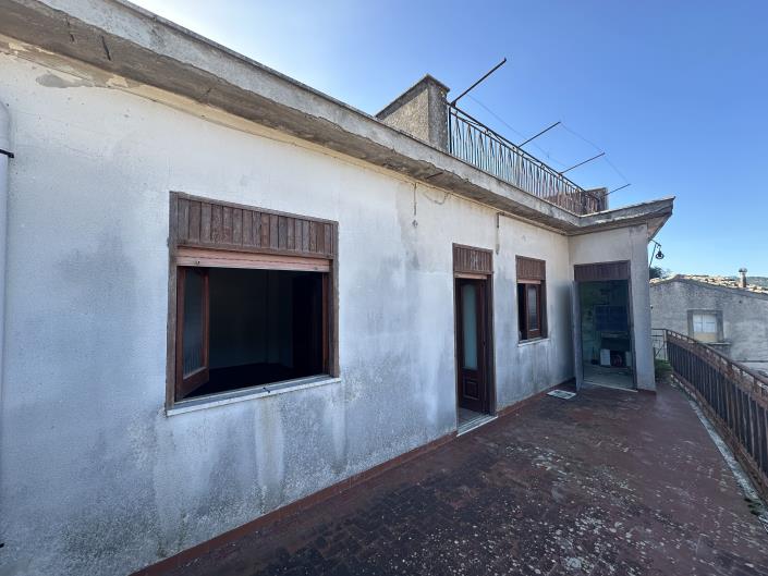 Image No.24-3 Bed Townhouse for sale