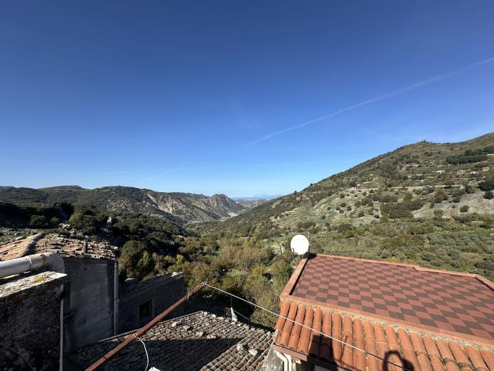 Image No.29-3 Bed Townhouse for sale