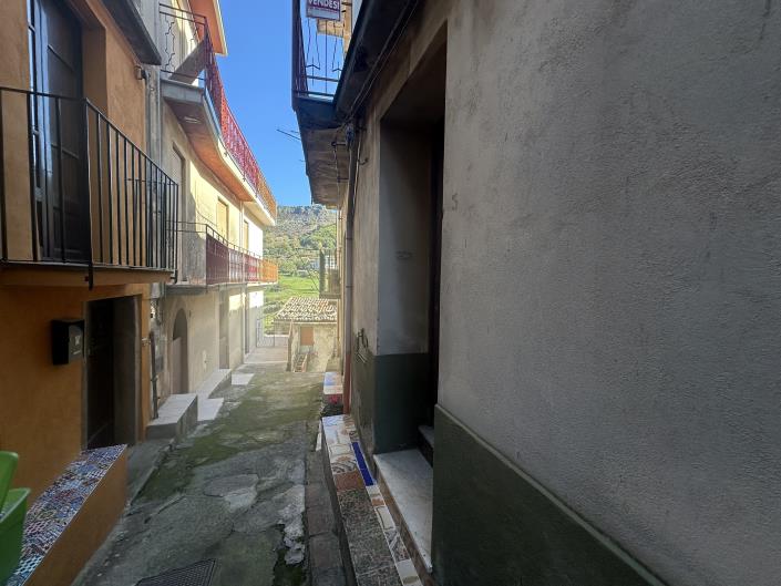 Image No.45-3 Bed Townhouse for sale