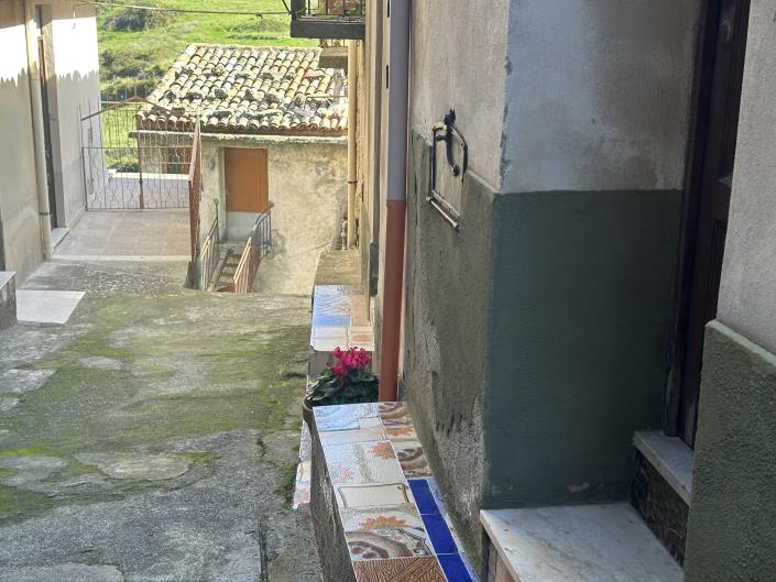 Image No.8-3 Bed Townhouse for sale