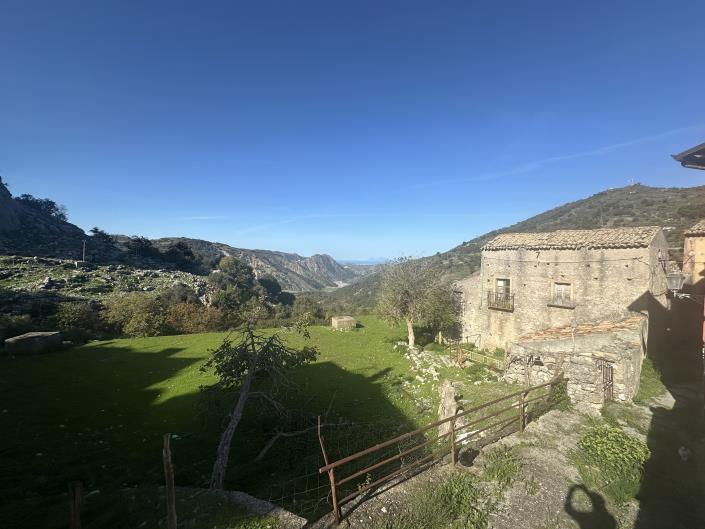 Image No.48-3 Bed Townhouse for sale