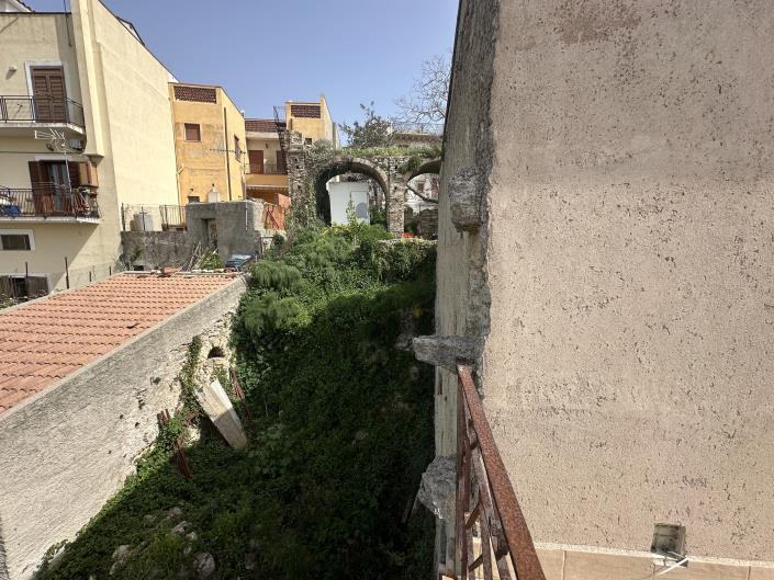 Image No.5-2 Bed Semi-Detached for sale