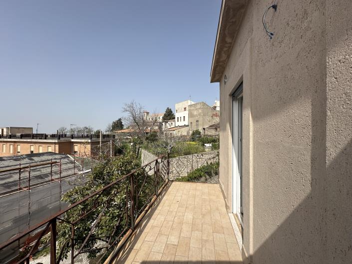 Image No.6-2 Bed Semi-Detached for sale