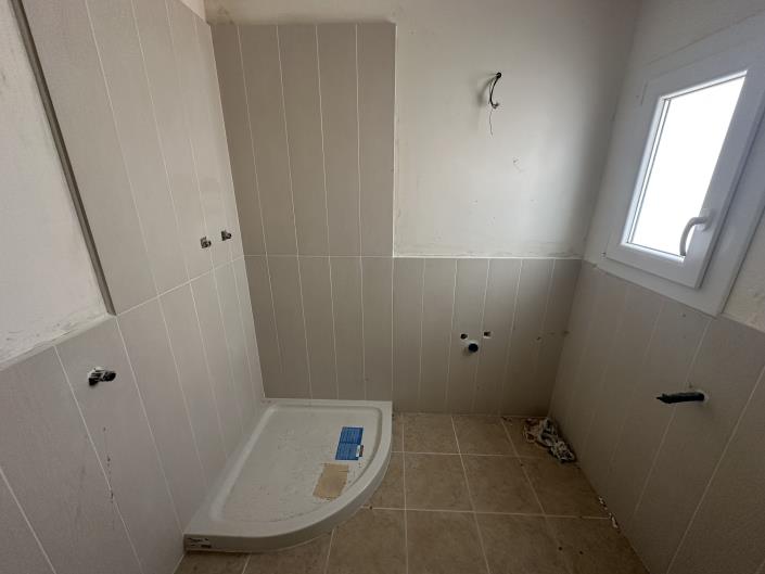 Image No.13-2 Bed Semi-Detached for sale