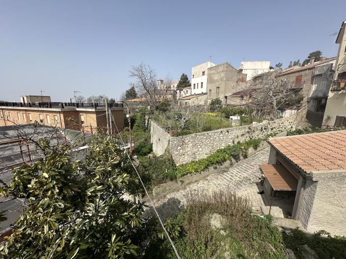 Image No.19-2 Bed Semi-Detached for sale