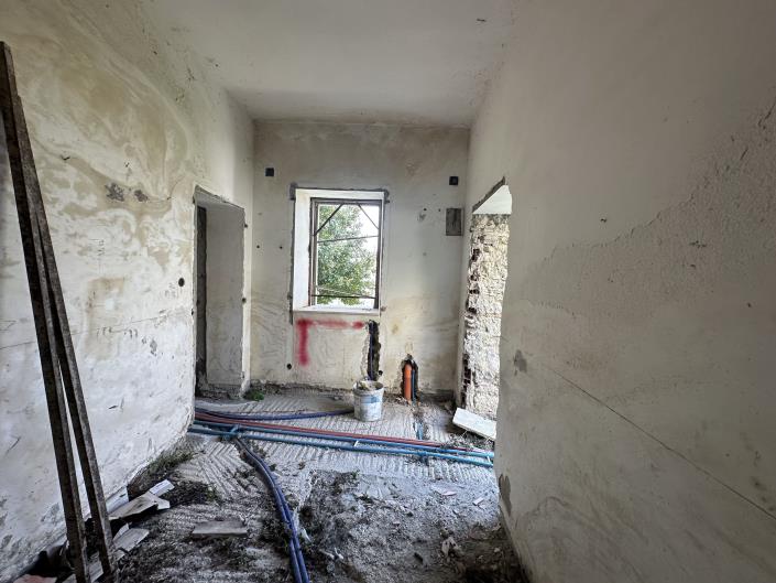 Image No.25-2 Bed Semi-Detached for sale