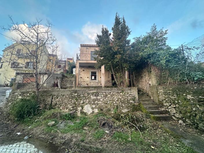 Image No.27-2 Bed Semi-Detached for sale