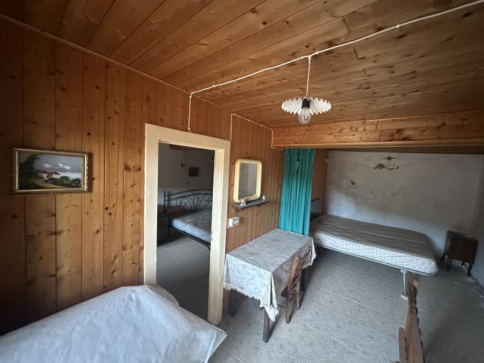 Image No.18-2 Bed Townhouse for sale