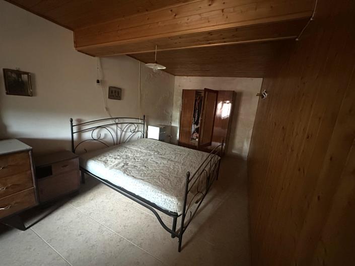 Image No.19-2 Bed Townhouse for sale