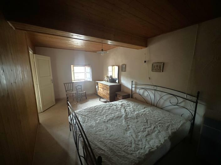 Image No.20-2 Bed Townhouse for sale