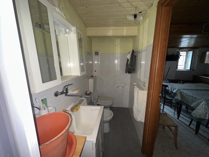 Image No.12-2 Bed Townhouse for sale