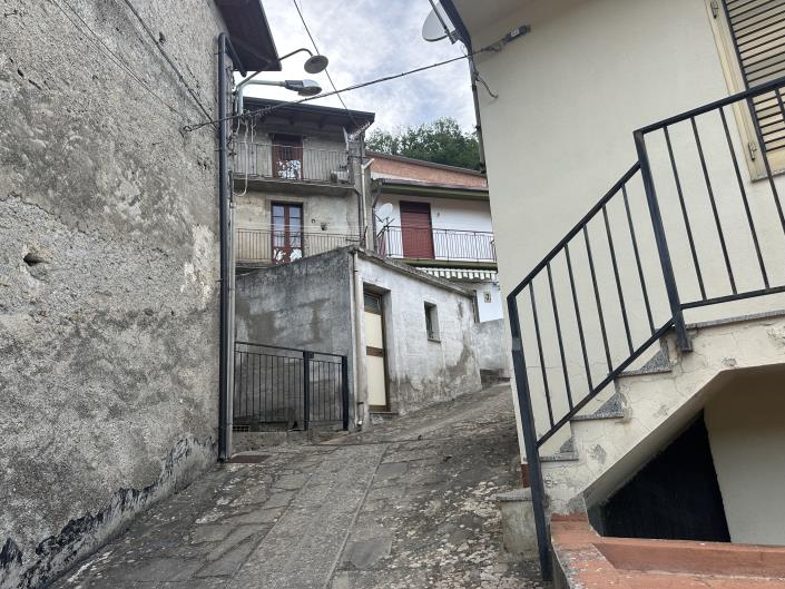 Image No.32-2 Bed Townhouse for sale