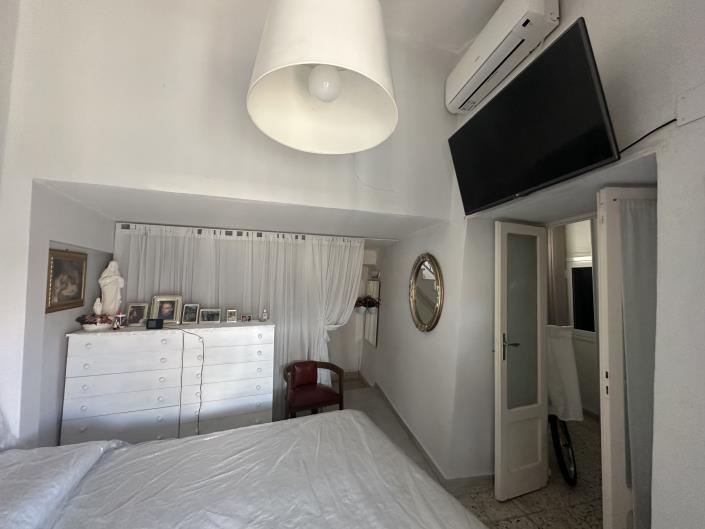 Image No.16-2 Bed Townhouse for sale