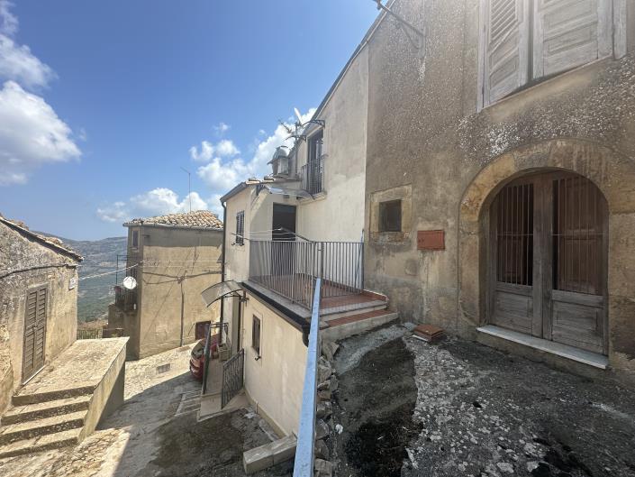 Image No.23-2 Bed Townhouse for sale