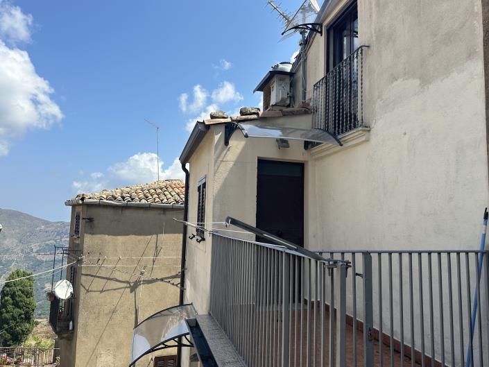 Image No.24-2 Bed Townhouse for sale