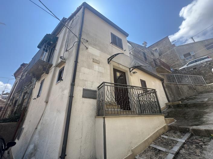 Image No.27-2 Bed Townhouse for sale