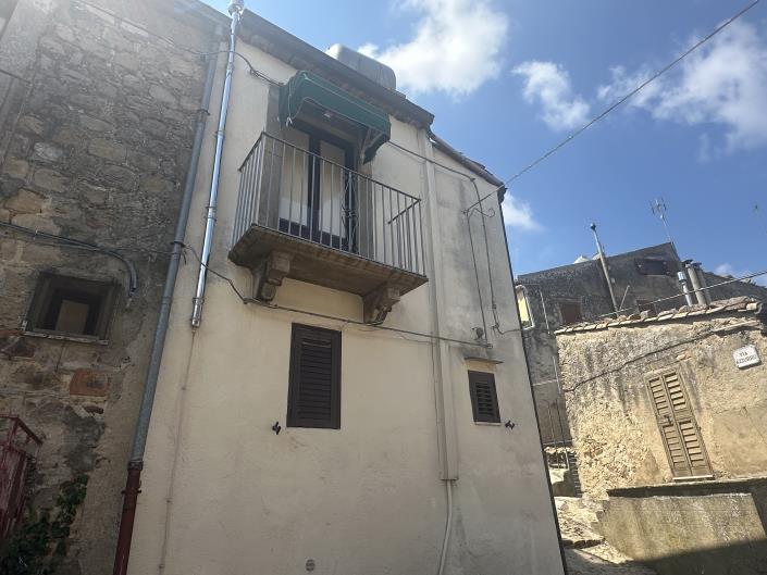 Image No.28-2 Bed Townhouse for sale