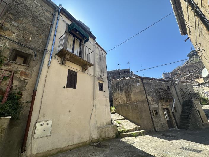 Image No.7-2 Bed Townhouse for sale