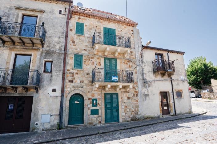 Image No.3-3 Bed Townhouse for sale