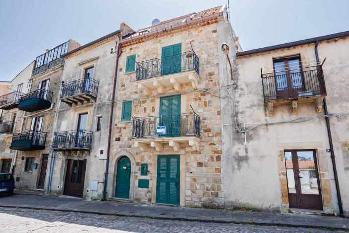 Image No.43-3 Bed Townhouse for sale