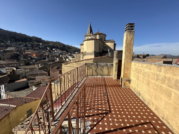 Image No.2-Maison de ville de 3 chambres à vendre à Novara di Sicilia