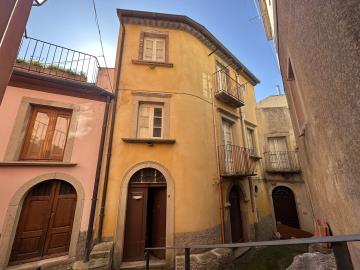 1 - Novara di Sicilia, Maison de ville