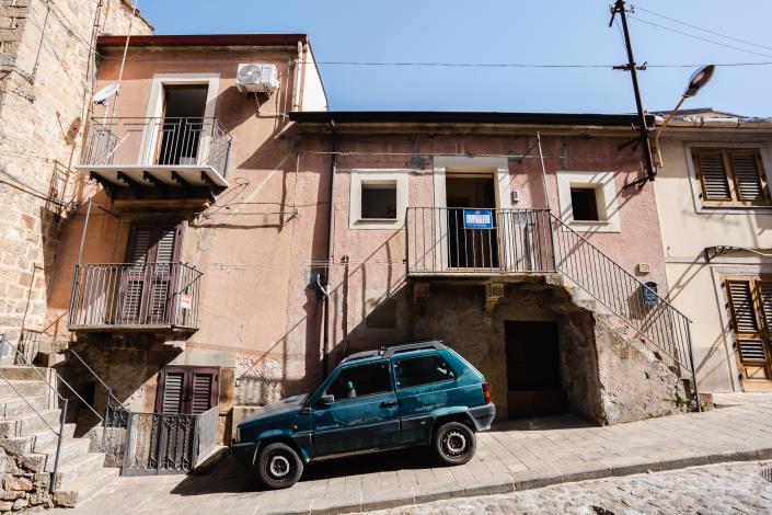 Image No.20-3 Bed Townhouse for sale
