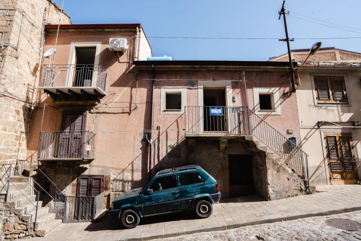 Image No.22-3 Bed Townhouse for sale
