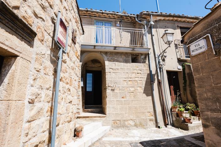 Image No.23-3 Bed Townhouse for sale