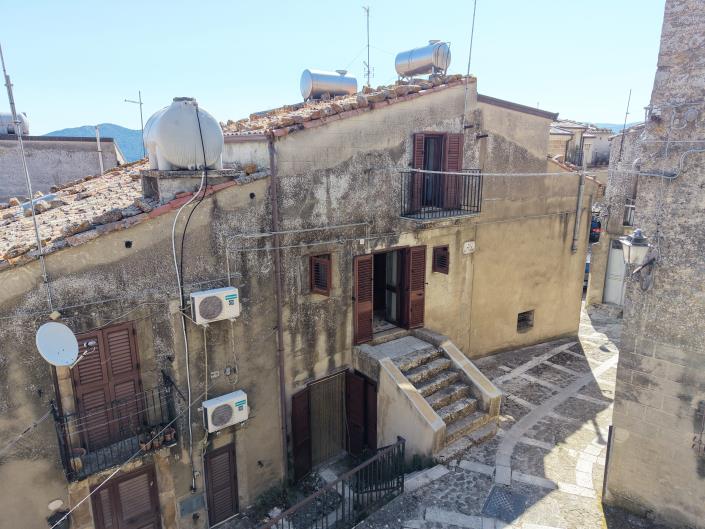 Image No.26-2 Bed Townhouse for sale