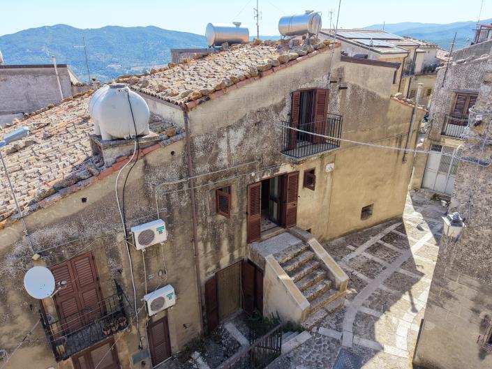 Image No.27-2 Bed Townhouse for sale