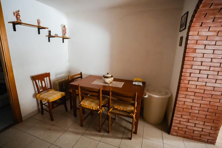 Image No.12-2 Bed Townhouse for sale
