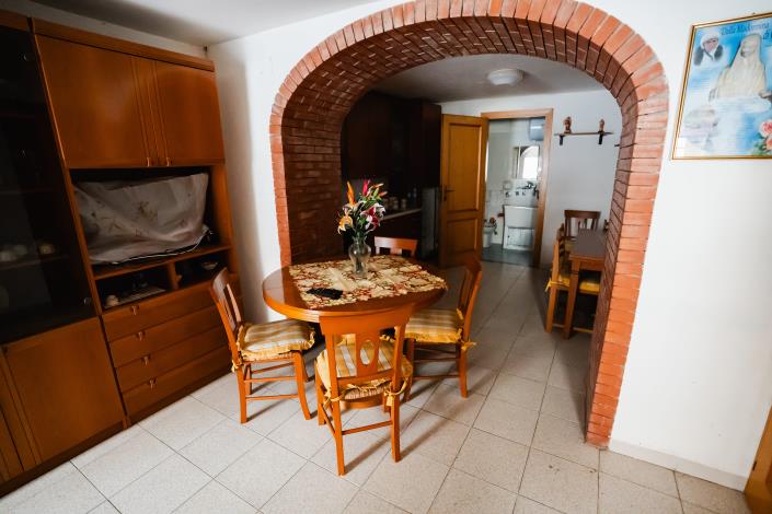 Image No.7-2 Bed Townhouse for sale