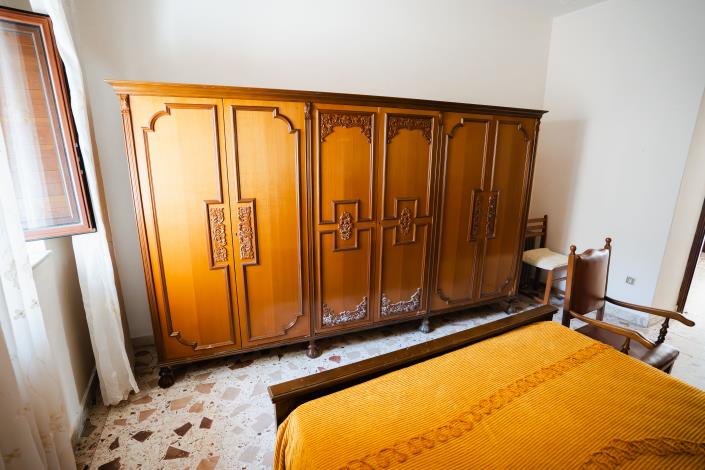 Image No.11-2 Bed Townhouse for sale
