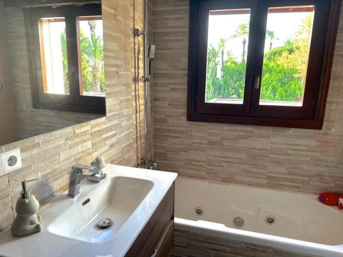 Image No.19-5 Bed Villa for sale