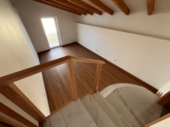 Image No.11-3 Bed House for sale