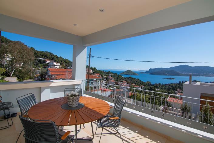 Image No.2-Maison de 4 chambres à vendre à Porto Rafti