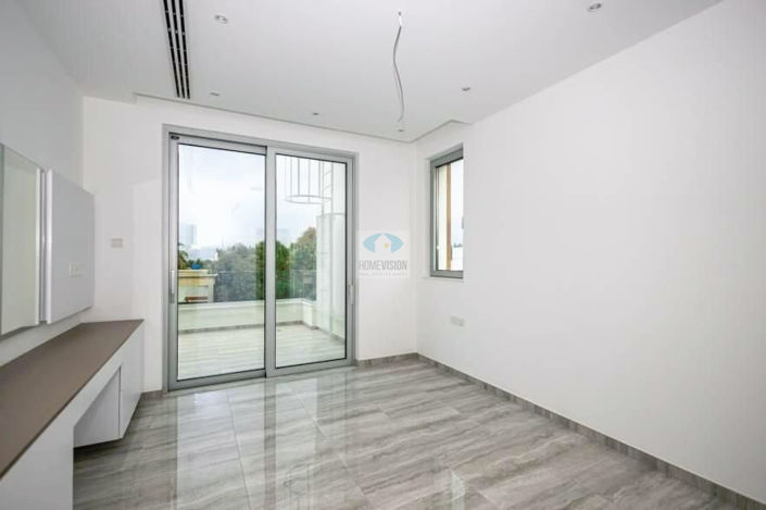 Image No.10-5 Bed Villa for sale