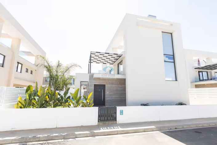 Image No.3-3 Bed Villa for sale