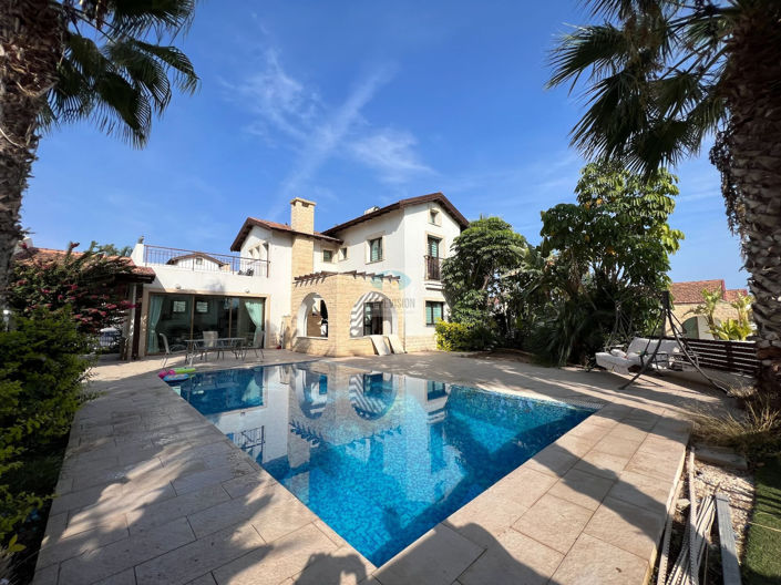 Image No.1-4 Bed Villa for sale