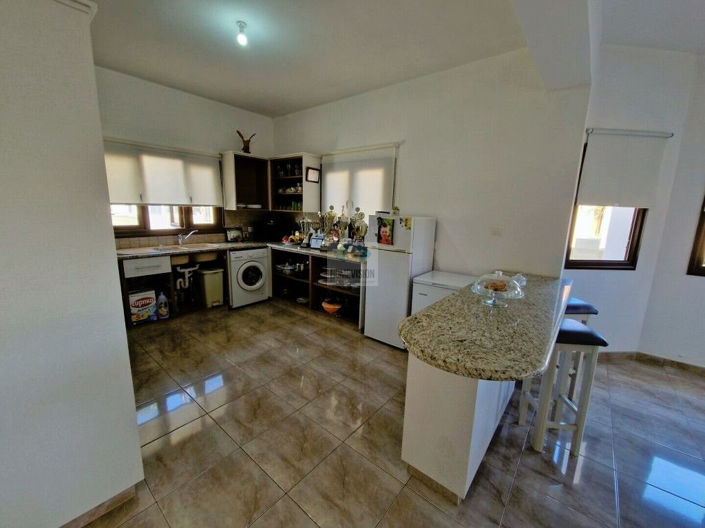 Image No.10-4 Bed Villa for sale