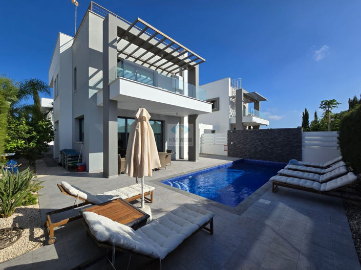 Image No.1-3 Bed Villa for sale