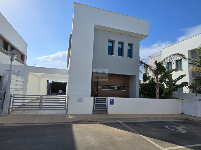 Image No.18-3 Bed Villa for sale