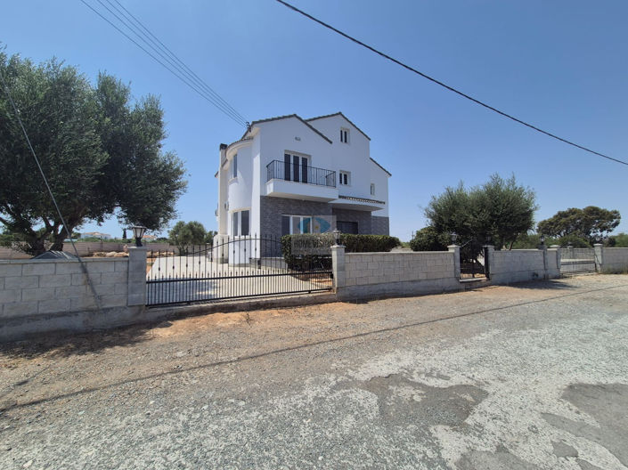 Image No.3-3 Bed Villa for sale