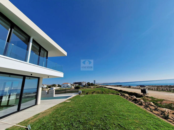 Image No.2-4 Bed Villa for sale