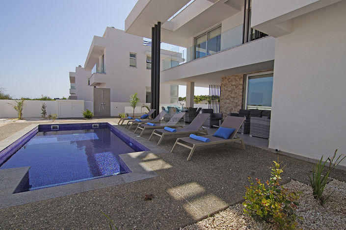Image No.2-3 Bed Villa for sale