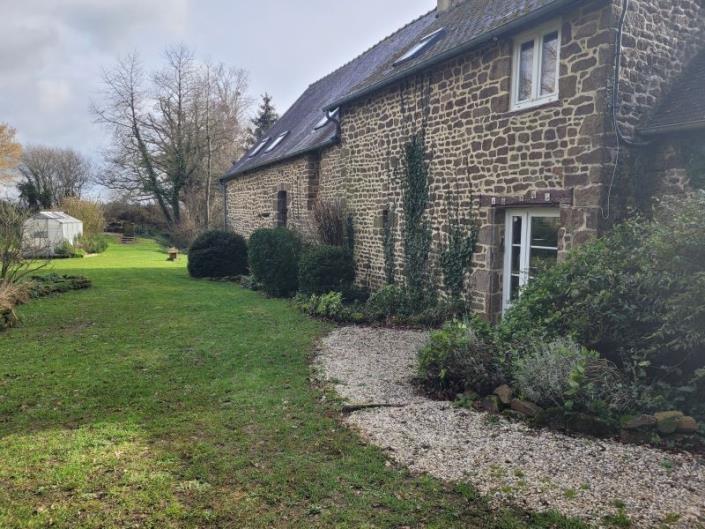 Image No.9-3 Bed Gite for sale